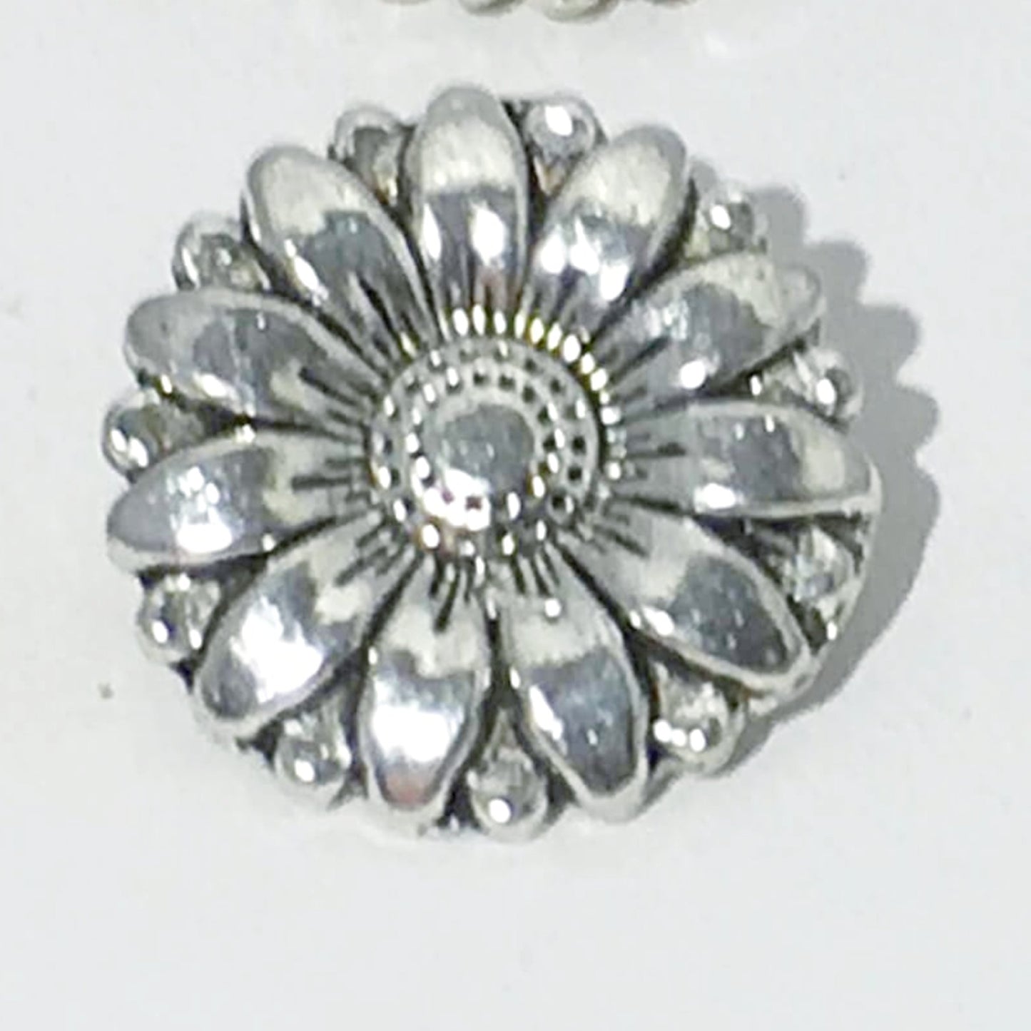 Daisy Pewter Lead Free Buttons | New Earth Gifts